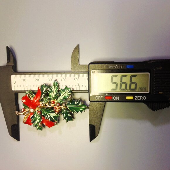 Gerry Jewelry Christmas Brooch Green Bough of Holly + Red Ribbon Bow - Picture 13 of 13